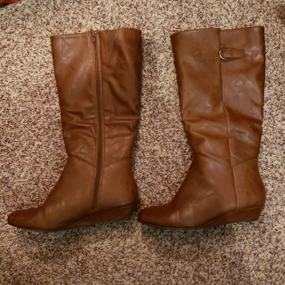Womans Boots. **Bargain